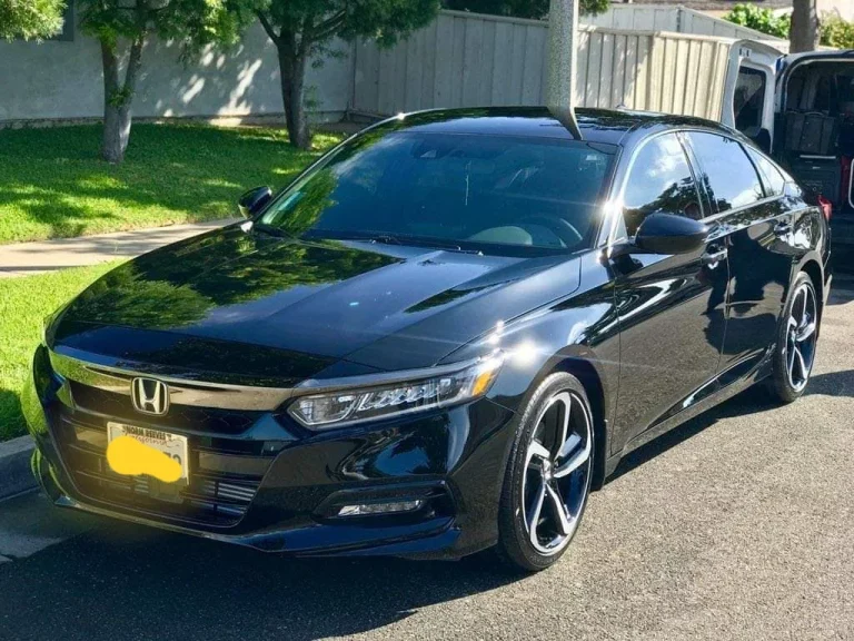 black-honda-accord-sport-mobile-car-wash