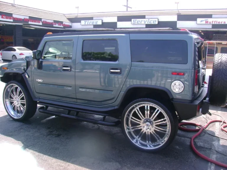 hummer-h2-custom-wheels-hand-car-wash-2