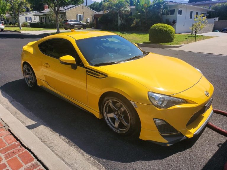 yellow-scion-frs-mobile-hand-car-wash